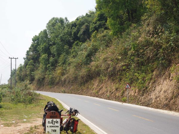 この小さな村では自転車は使われていません 英語