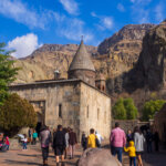 【３６６日目】アルメニアの世界遺産観光：ゲガルド修道院、ガルニ神殿